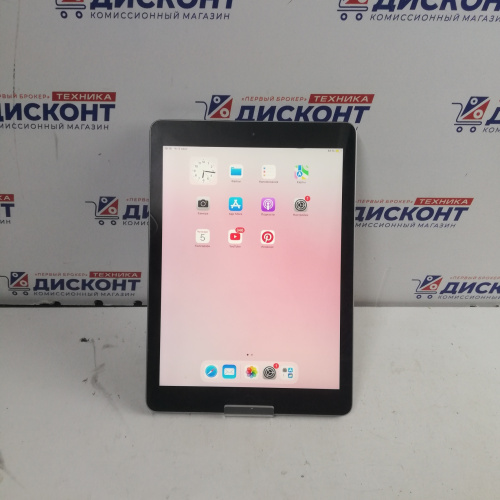 Планшет Apple iPad 9.7" 32 Гб