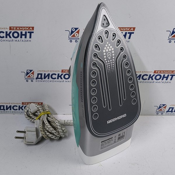 Утюг Redmond RI-C256
